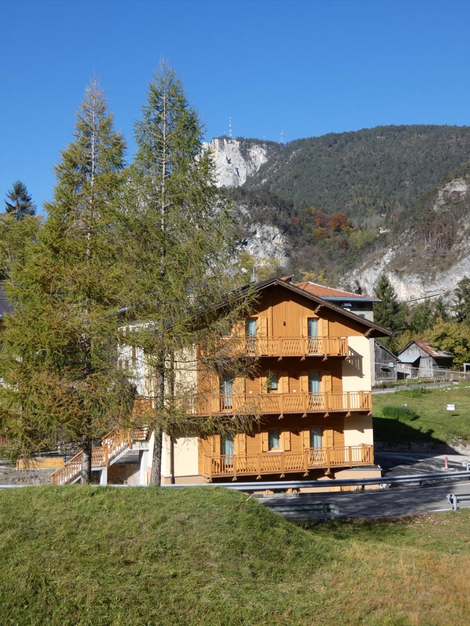فندق Ai Larici Perarolo di Cadore المظهر الخارجي الصورة